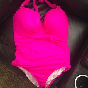 VS The Unforgettable One Piece Swim 40DD NWOT